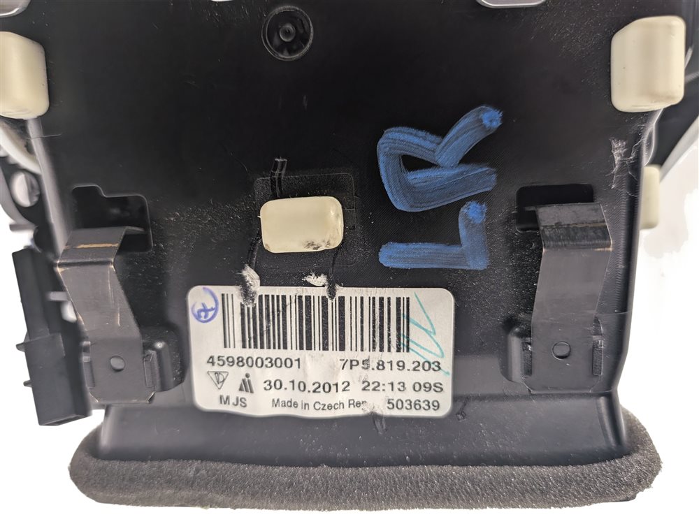 Thumbnail 4: 2013 PORSCHE CAYENNE (958) REAR CENTER CONSOLE LEFT AIR AC VENT (Black)