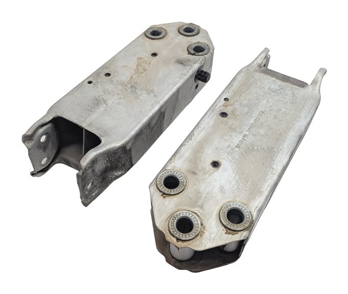 2011 BMW 535i (F10) FRONT LEFT & RIGHT BUMPER SUPPORT MOUNT GUIDE BRACKET SET/2