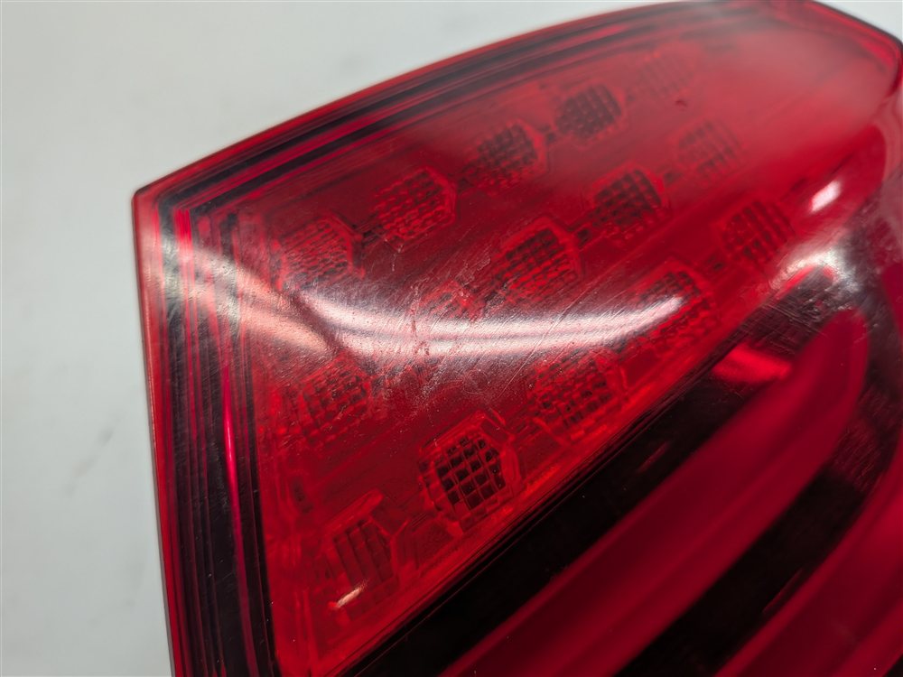 Thumbnail 9: 11-13 BMW 528i 535i 550i M5 (F10) REAR RIGHT PASSENGER OUTER TAILLIGHT LAMP