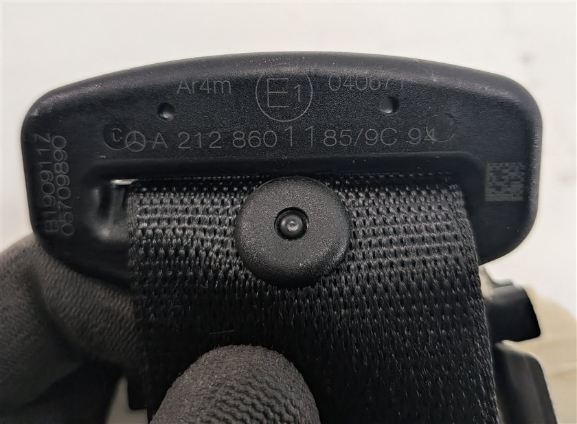 Thumbnail 6: 2012 MERCEDES E350 (W212) REAR CENTER SEAT SEATBELT RETRACTOR (Black)