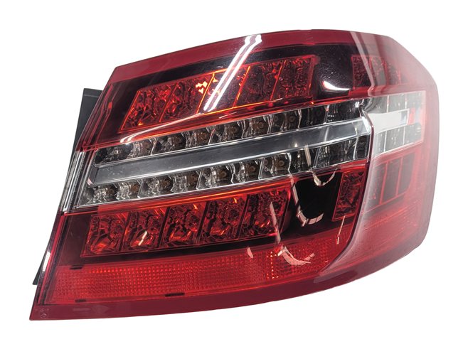10-13 MERCEDES E-CLASS (W212) SEDAN RIGHT PASSENGER TAILLIGHT BRAKE LIGHT LAMP