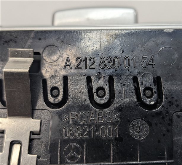 Thumbnail 6: 2012 MERCEDES E350 (W212) FRONT LEFT DRIVER DASH HEAT AIR AC VENT (Black)