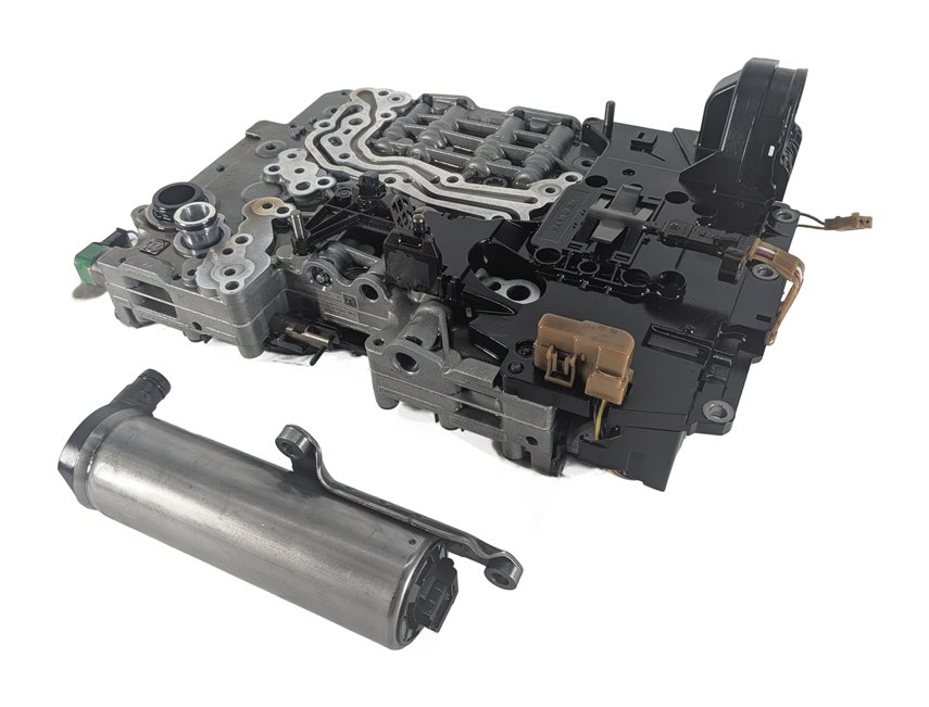 13-19 BMW 550i 650i 750i (F01 F02 F10) 8HP70 TRANSMISSION VALVE BODY w/ OIL PUMP