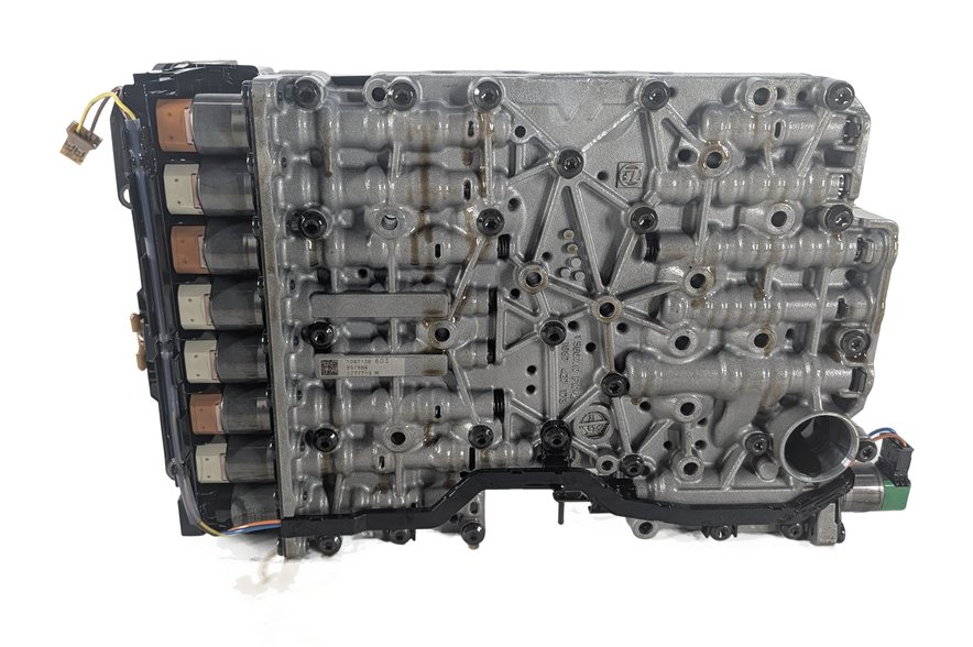 Thumbnail 7: 13-19 BMW 550i 650i 750i (F01 F02 F10) 8HP70 TRANSMISSION VALVE BODY w/ OIL PUMP