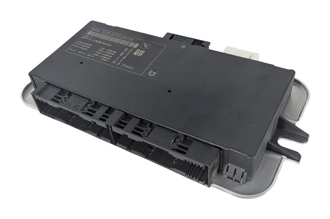 10-17 BMW 5 6 7 M5 X3 X4 (F06 F10 F12 F25 F26) FRM III BODY LIGHT CONTROL MODULE