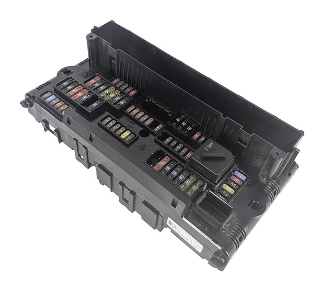2013 BMW 650I GRAN COUPE F06 4.4L FRONT POWER DISTRIBUTION FUSE BOX