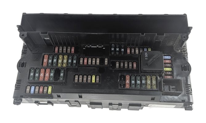 Thumbnail 2: 2013 BMW 650I GRAN COUPE F06 4.4L FRONT POWER DISTRIBUTION FUSE BOX