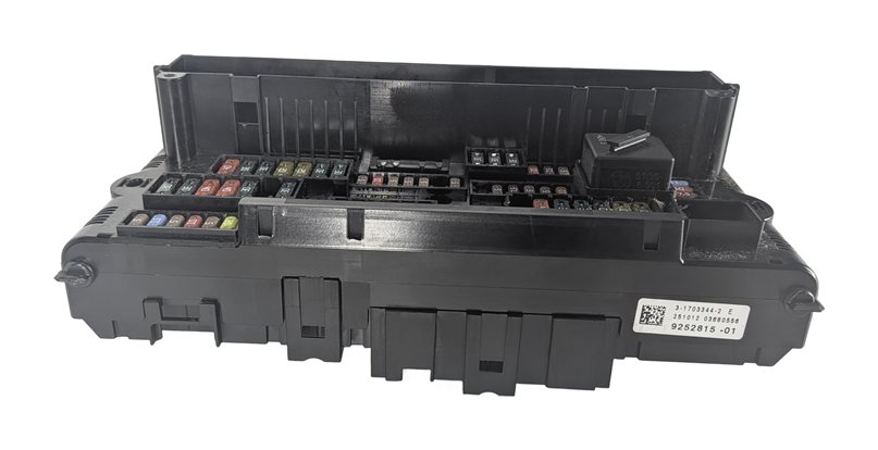 Thumbnail 3: 2013 BMW 650I GRAN COUPE F06 4.4L FRONT POWER DISTRIBUTION FUSE BOX
