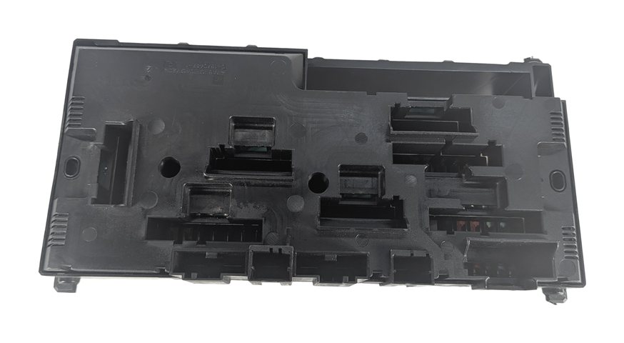 Thumbnail 5: 2013 BMW 650I GRAN COUPE F06 4.4L FRONT POWER DISTRIBUTION FUSE BOX