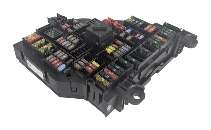 Thumbnail 3: 2012-2017 BMW 5 6 7 (F01 F06 F10) FRONT POWER DISTRIBUTION RELAY FUSE BOX