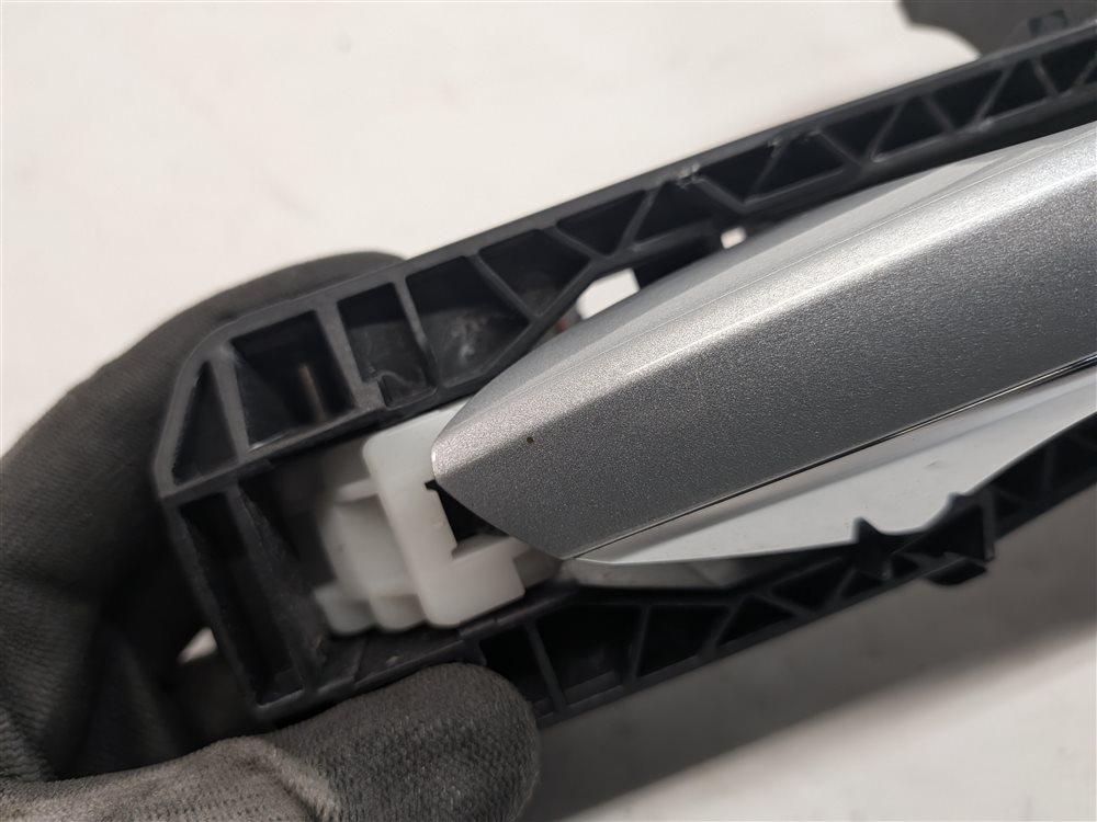 Thumbnail 10: 10-16 CLA E GLK A207 C207 C117 X204 RIGHT FRONT KEYLESS GO DOOR HANDLE (Silver)