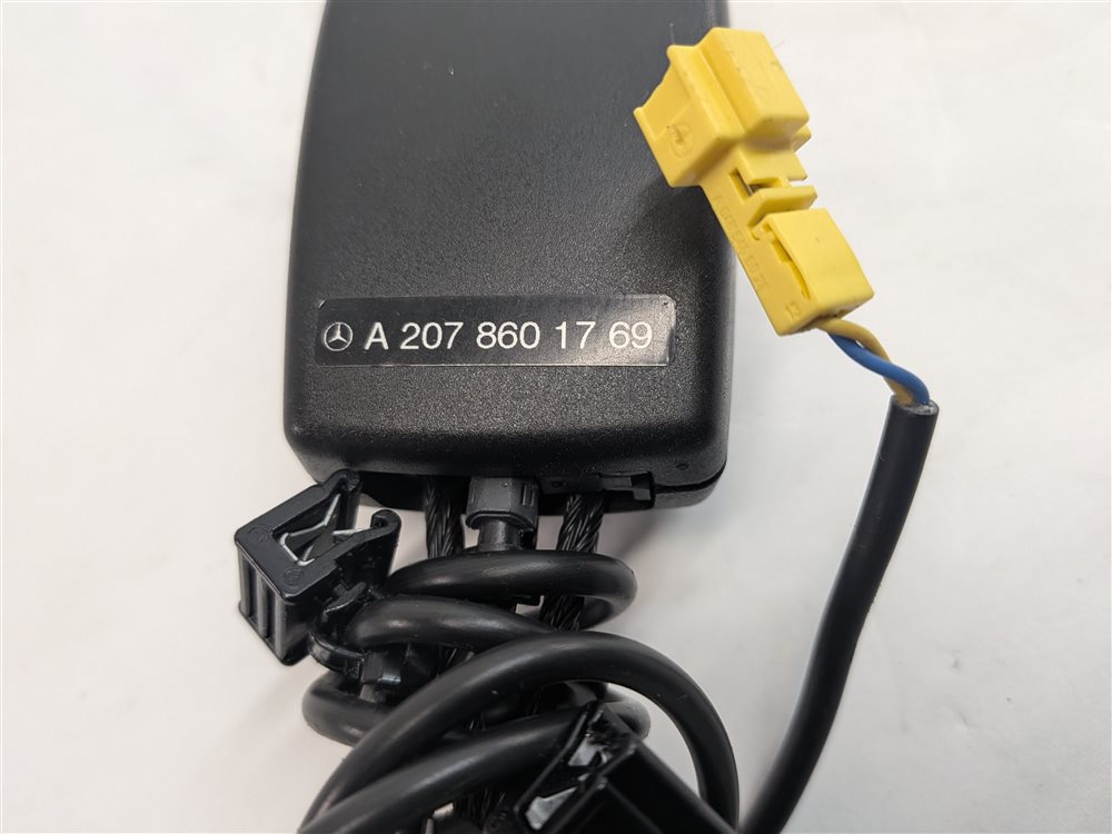 Thumbnail 6: 10-17 C E CLASS (W204 W207) COUPE CONVERTIBLE LEFT DRIVER SEATBELT RECEIVER