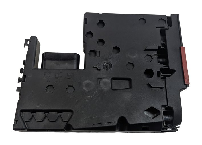 Thumbnail 5: 2016 MERCEDES E400 COUPE (C207) 3.0L POSITIVE BATTERY TERMINAL JUNCTION BLOCK