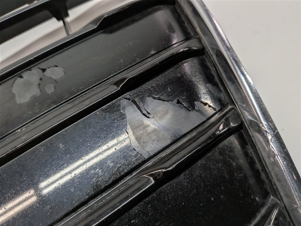 Thumbnail 7: 2013-2016 AUDI A5 (B8 8T) FRONT CENTER HOOD PRIMARY AIR VENT GRILLE TRIM