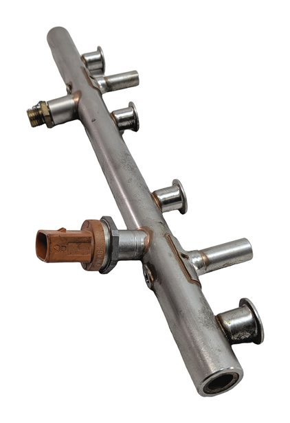 Thumbnail 4: 2014 AUDI A5 (B8 8T) 2.0L (CPMB) ENGINE FUEL INJECTOR RAIL w/PRESSURE SENSOR