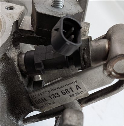 Thumbnail 6: 13-14 AUDI A4 A5 ALLROAD Q5 B8 8K 8T 2.0L TURBO ENGINE INTAKE MANIFOLD DIFFUSER