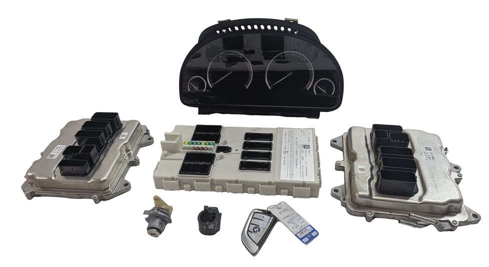Thumbnail 3: 14-18 BMW X5 (F15) SPEEDOMETER ECM DME CAS IMMOBILIZER KEY MODULE SET MPH (97k)