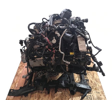 Thumbnail 4: 16-19 BMW X5 X6 (F15 F16) 4.4L N63 TWIN TURBO ENGINE ASSEMBLY VIDEO (97k)