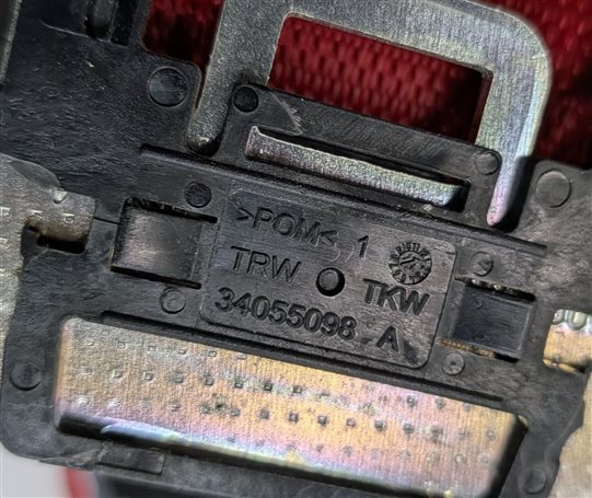 Thumbnail 5: 2014 MERCEDES C350 COUPE (W204) REAR RIGHT SEATBELT RETRACTOR (Red)