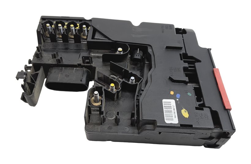 Thumbnail 3: 2014 MERCEDES C350 COUPE (W204) 3.5L REAR TRUNK BATTERY FUSE BOX RELAY CARRIER