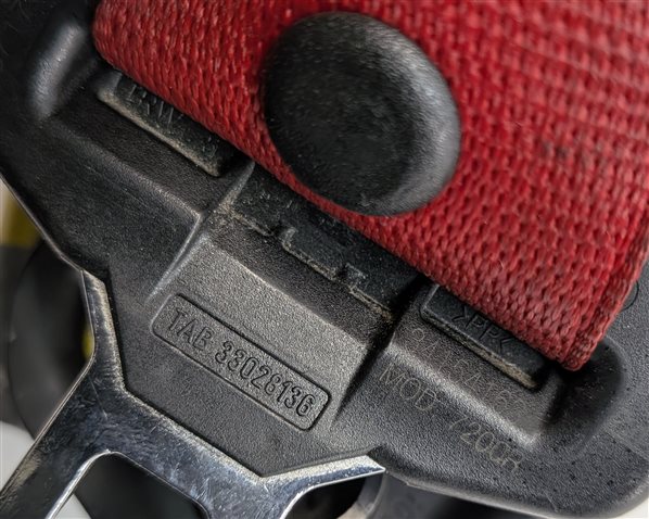Thumbnail 7: 2012-2015 MERCEDES C CLASS (C204) COUPE RIGHT FRONT SEATBELT RETRACTOR (Red)