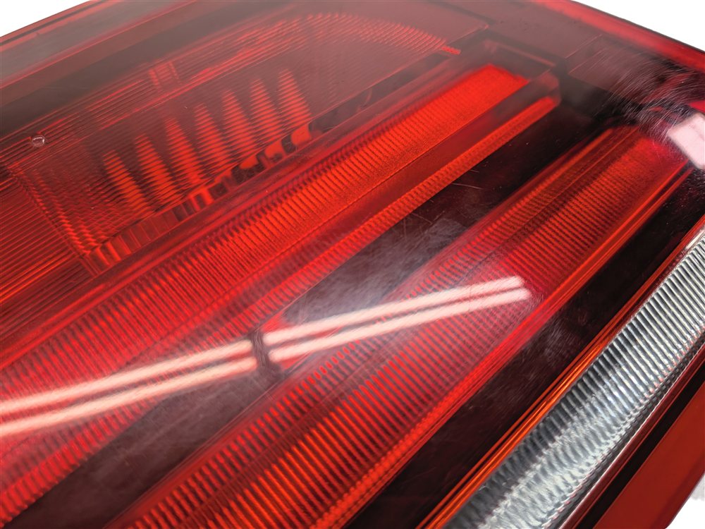 Thumbnail 9: 11-13 BMW X5 X5M (E70) RIGHT PASSENGER INNER TAILLIGHT LIGHT LAMP (INCANDESCENT)