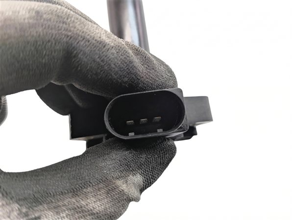 Thumbnail 6: 2012 BMW X5 (E70) 4.4L (N63) ENGINE OIL FLUID LEVEL SENSOR
