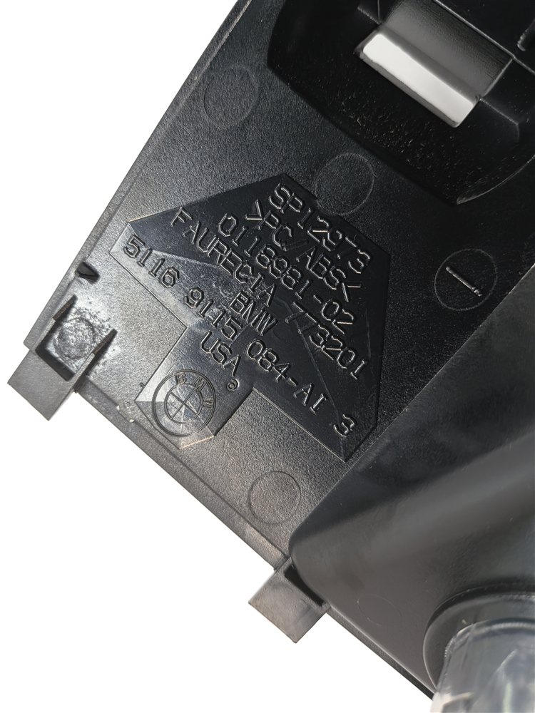 Thumbnail 6: 2012 BMW X5 (E70) AUXILIARY AUX IN w/ USB 12V POWER OUTLET SOCKET PANEL