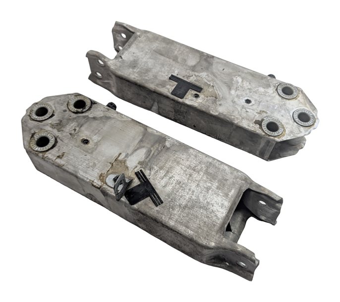 12-15 BMW 640i 650i M6 F06 F12 F13 FRONT LEFT & RIGHT IMPACT BAR BRACKET SET/2