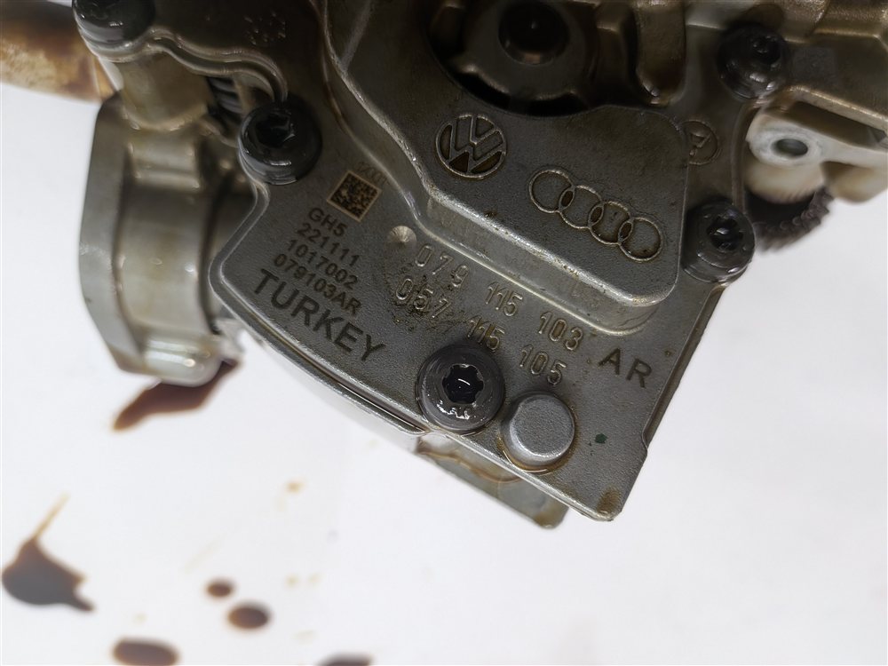Thumbnail 9: 2012 AUDI A8 (D4 4H) 4.2L (CDRA) ENGINE OIL FLUID PUMP w/PIPE ASSEMBLY