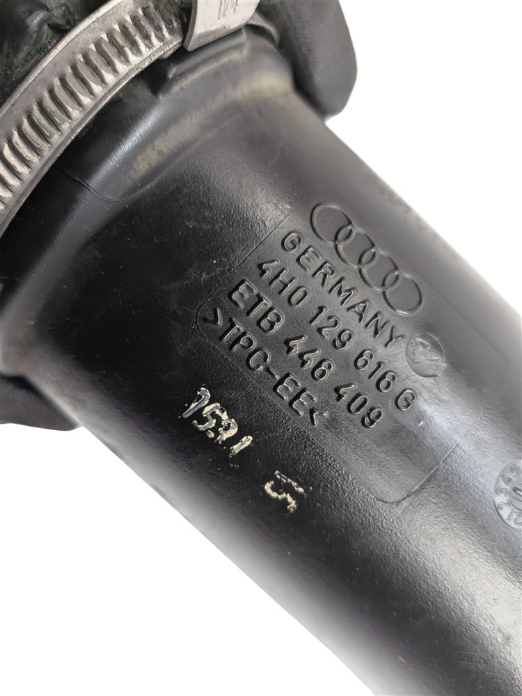 Thumbnail 5: 2012 AUDI A8 (D4 4H) 4.2L (CDRA) ENGINE AIR INTAKE DUCT HOSE TUBE