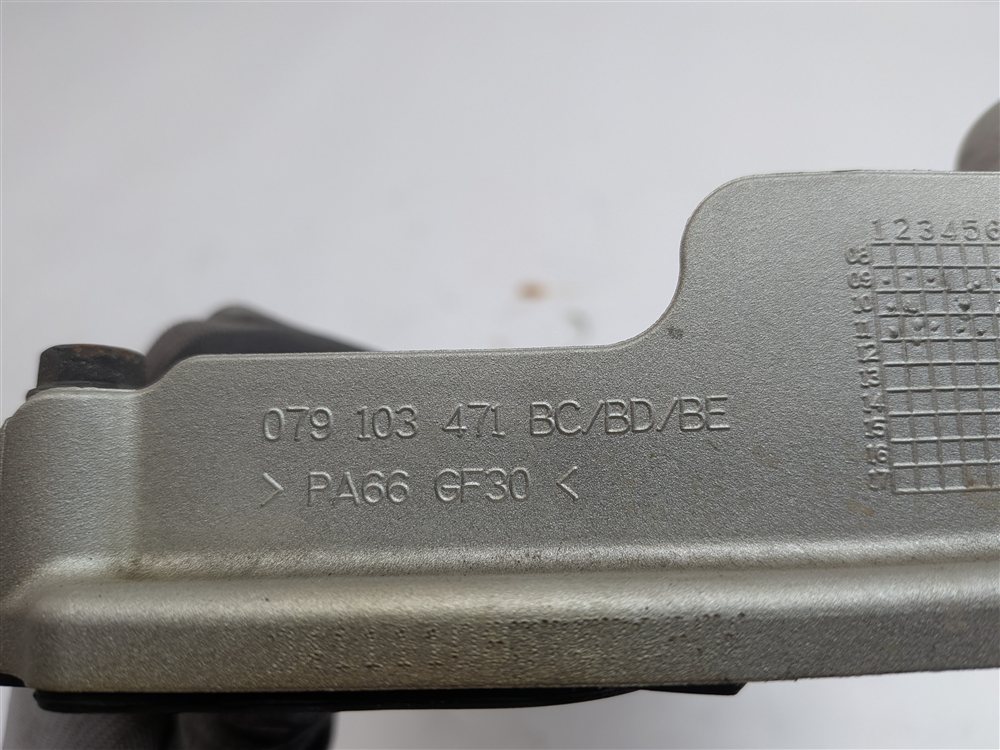 Thumbnail 7: 2011-2012 AUDI A8 (D4 4H) 4.2L (CDRA) LEFT DRIVER ENGINE VALVE COVER