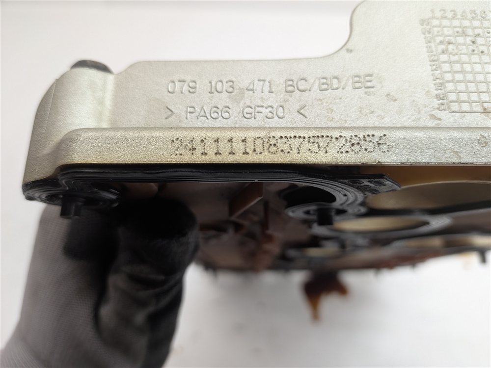 Thumbnail 8: 2011-2012 AUDI A8 (D4 4H) 4.2L (CDRA) LEFT DRIVER ENGINE VALVE COVER