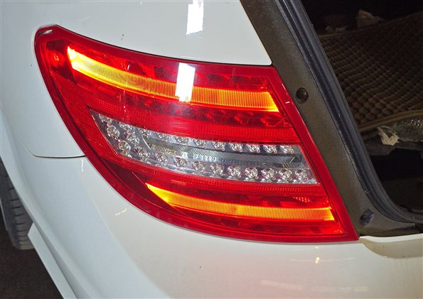 Thumbnail 2: 2012-2015 MERCEDES BENZ C250 C300 C350 (W204) LEFT DRIVER TAILLIGHT BRAKE LIGHT