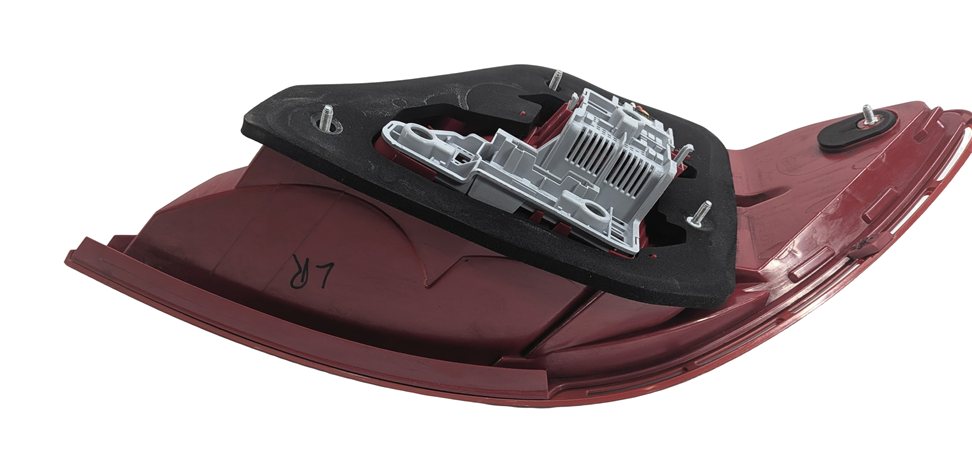Thumbnail 6: 2012-2015 MERCEDES BENZ C250 C300 C350 (W204) LEFT DRIVER TAILLIGHT BRAKE LIGHT