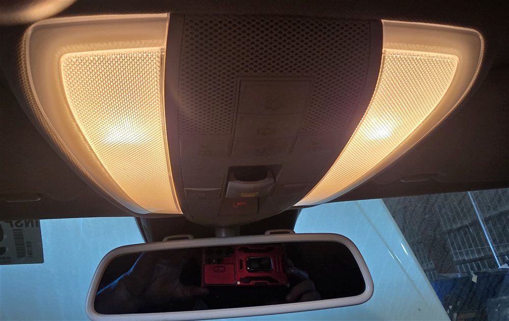 Thumbnail 2: 2013 MERCEDES C350 (W204) FRONT ROOF DOME COURTESY LIGHT (Beige)