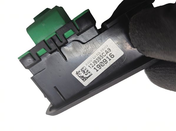 Thumbnail 7: 2017 RANGE ROVER SPORT (L494) REAR SEAT FOLD DOWN RELEASE CONTROL SWITCH PANEL