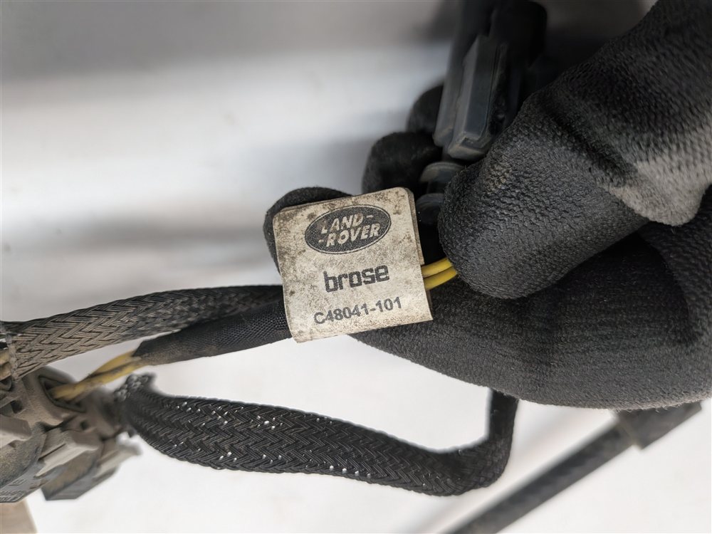 Thumbnail 6: 2017 RANGE ROVER SPORT (L494) PASSIVE KEYLESS ENTRY ANTENNA MODULE w/KICK SENSOR