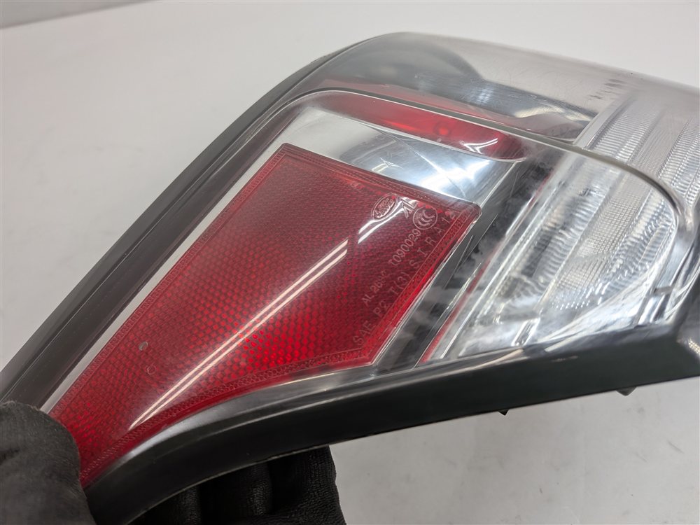 Thumbnail 11: 15-17 RANGE ROVER SPORT L494 REAR LEFT UPPER QUARTER TAILLIGHT TAIL LIGHT LAMP