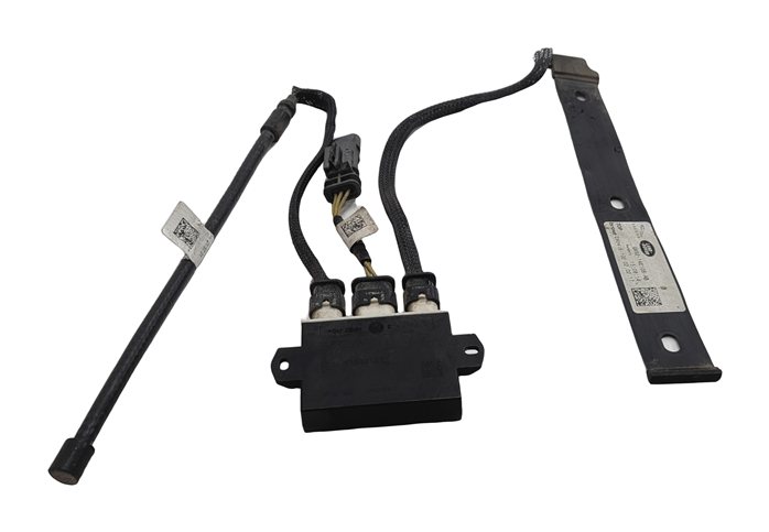 Thumbnail 2: 2017 RANGE ROVER SPORT (L494) TRUNK REMOTE OPEN ANTENNA MODULE w/KICK PAD SENSOR