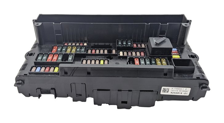 Thumbnail 2: 2012-2017 BMW 5 6 7 (F01 F06 F10) FRONT POWER DISTRIBUTION RELAY FUSE BOX