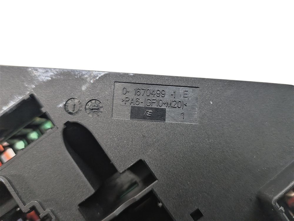 Thumbnail 7: 2013 BMW 750LI (F01) 4.4L REAR BATTERY POWER DISTRIBUTION FUSE BOX JUNCTION