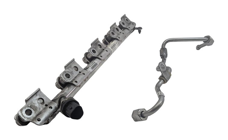 Thumbnail 3: 2015 RANGE ROVER EVOQUE (L538) 2.0L (204PT) ENGINE FUEL RAIL w/FUEL LINES