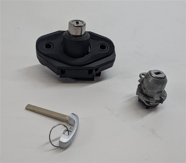Thumbnail 2: 2012 BMW 750LI (F01) TRUNK DRIVER DOOR LOCK CYLINDER SET/2 w/KEY