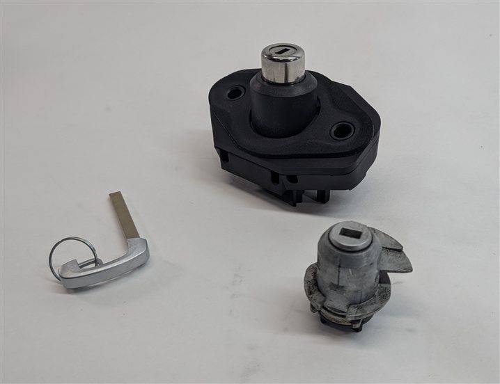 Thumbnail 3: 2012 BMW 750LI (F01) TRUNK DRIVER DOOR LOCK CYLINDER SET/2 w/KEY