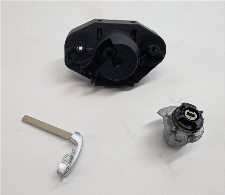 Thumbnail 4: 2012 BMW 750LI (F01) TRUNK DRIVER DOOR LOCK CYLINDER SET/2 w/KEY