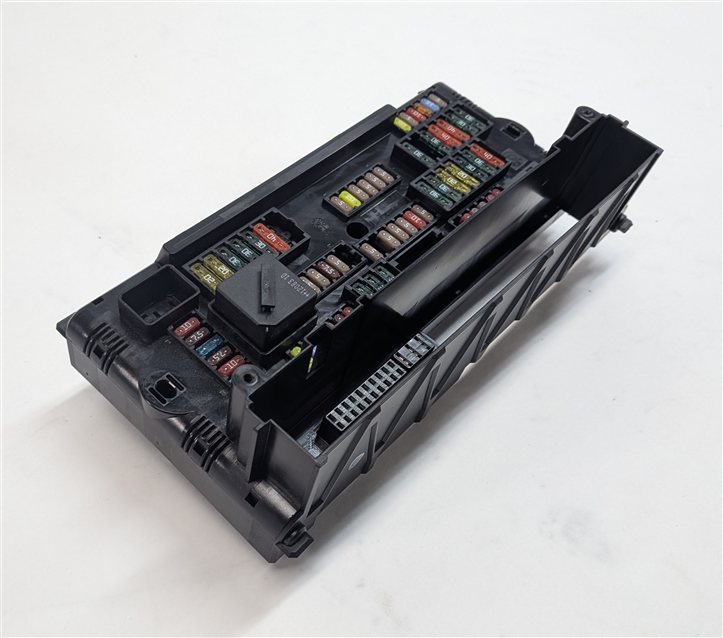 2012 BMW 5 6 7 SERIES F01 F10 F12 FRONT POWER DISTRIBUTION FUSE RELAY MODULE