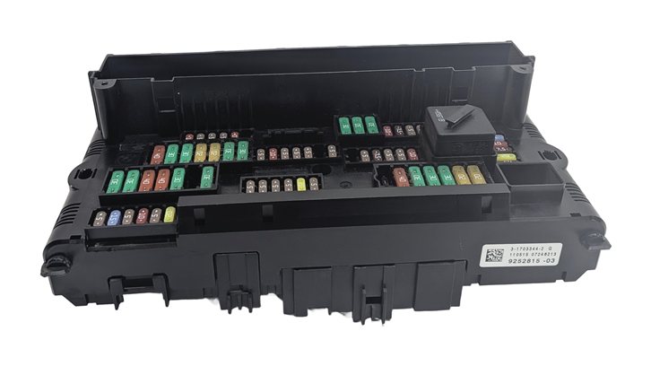 Thumbnail 2: 2016 BMW 650I CONVERTIBLE F12 4.4L FRONT POWER DISTRIBUTION FUSE BOX RELAY