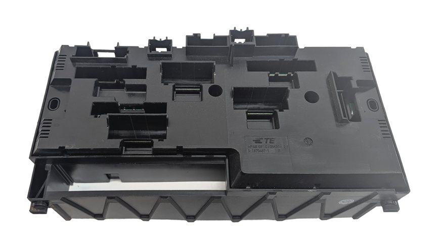 Thumbnail 4: 2016 BMW 650I CONVERTIBLE F12 4.4L FRONT POWER DISTRIBUTION FUSE BOX RELAY