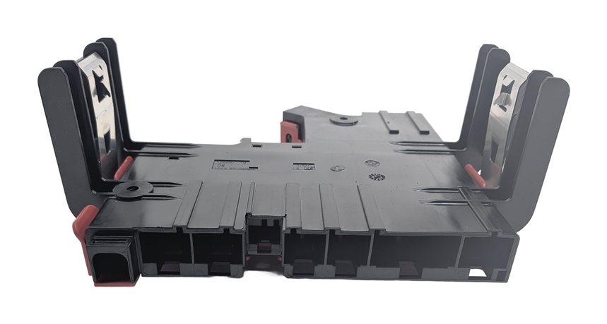 Thumbnail 5: 2016 BMW 650I CONVERTIBLE F12 4.4L POSITIVE BATTERY TERMINAL JUNCTION BOX